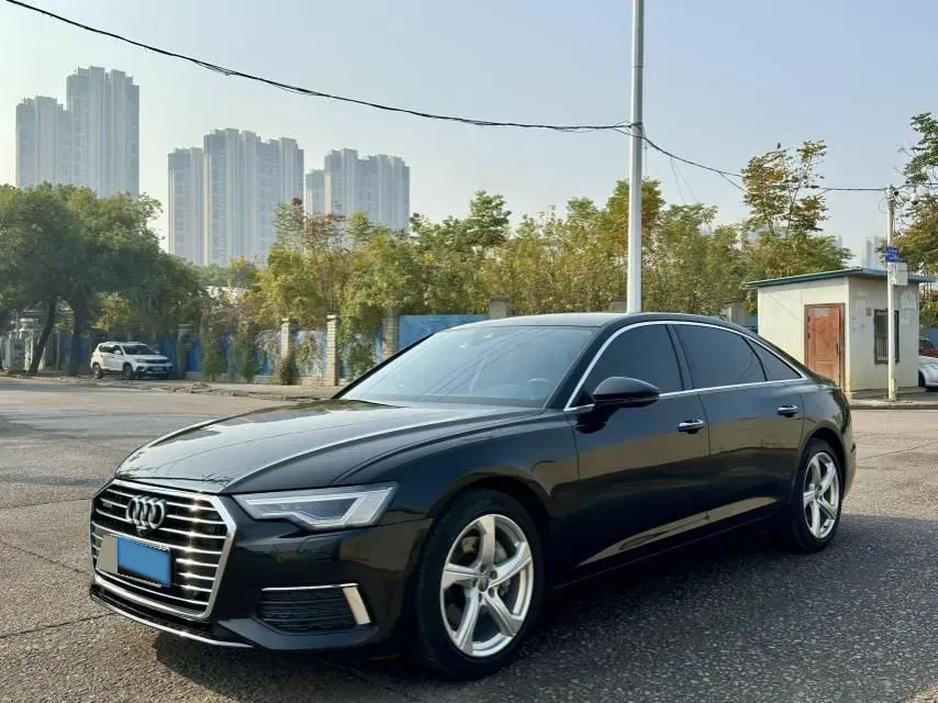 2022 Audi A6L 2.0T 224HP L4 7DCT,autocango,china used car exporter,china ev exporter,chinese used car exporter,chinese used ev exporter