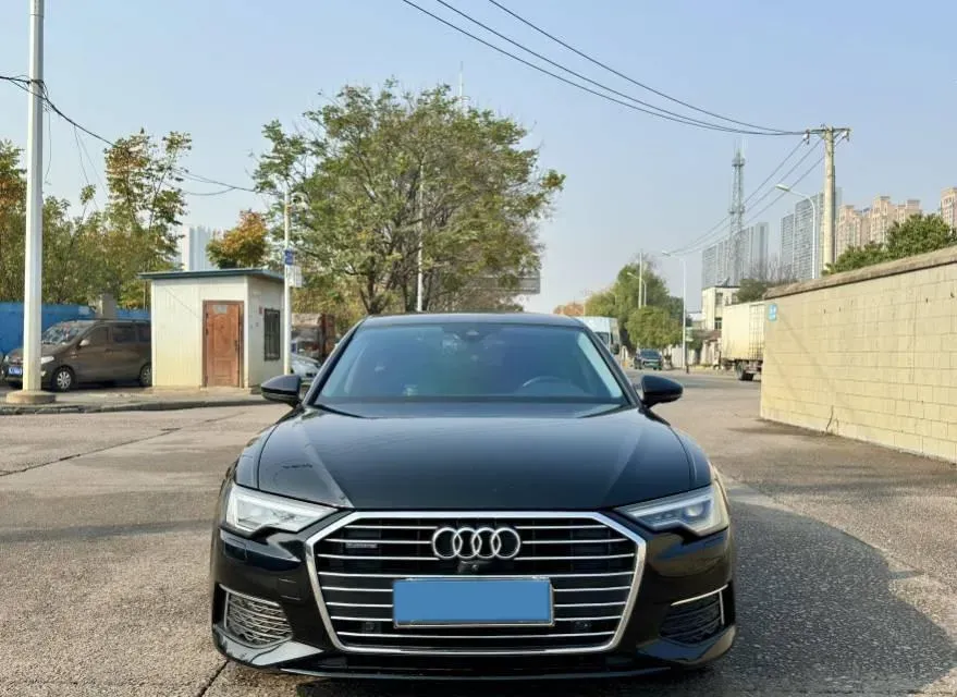 2022 Audi A6L 2.0T 224HP L4 7DCT,autocango,china used car exporter,china ev exporter,chinese used car exporter,chinese used ev exporter