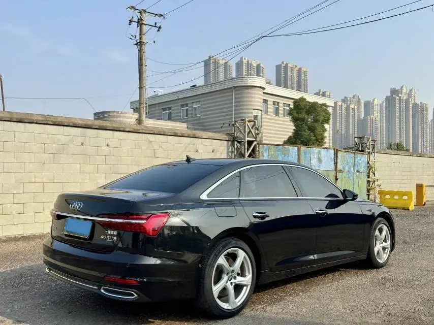 2022 Audi A6L 2.0T 224HP L4 7DCT,autocango,china used car exporter,china ev exporter,chinese used car exporter,chinese used ev exporter