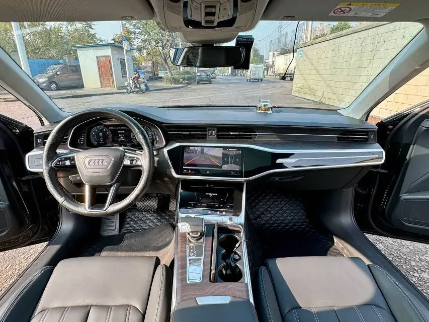 2022 Audi A6L 2.0T 224HP L4 7DCT,autocango,china used car exporter,china ev exporter,chinese used car exporter,chinese used ev exporter