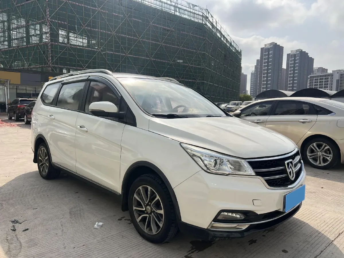 2017 BaoJun 730 1.5T 150HP L4 6MT,autocango,china used car exporter,china ev exporter,chinese used car exporter,chinese used ev exporter