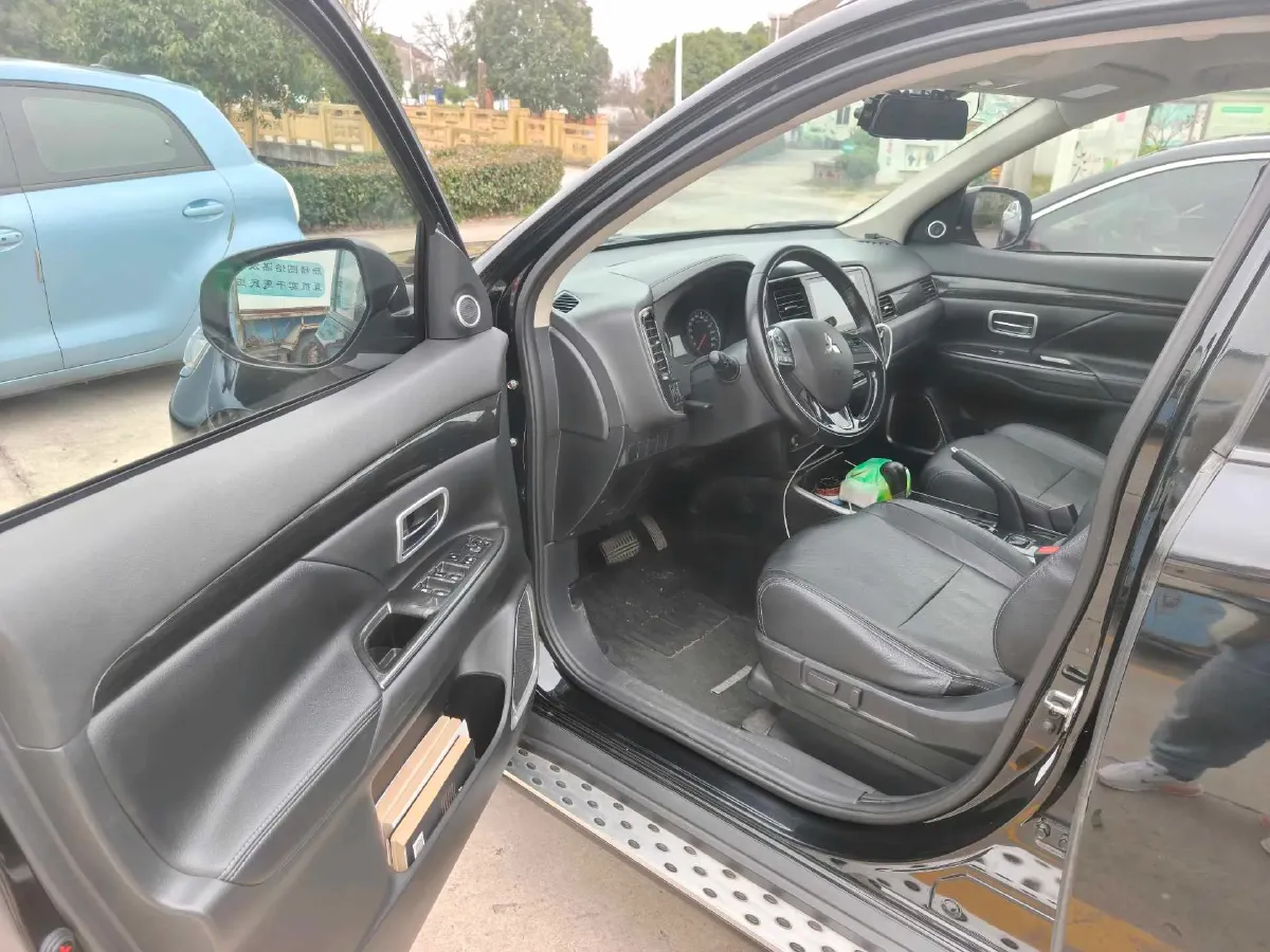 2018 Mitsubishi Outlander 2.0L 166HP L4 CVT,autocango,china used car exporter,china ev exporter,chinese used car exporter,chinese used ev exporter