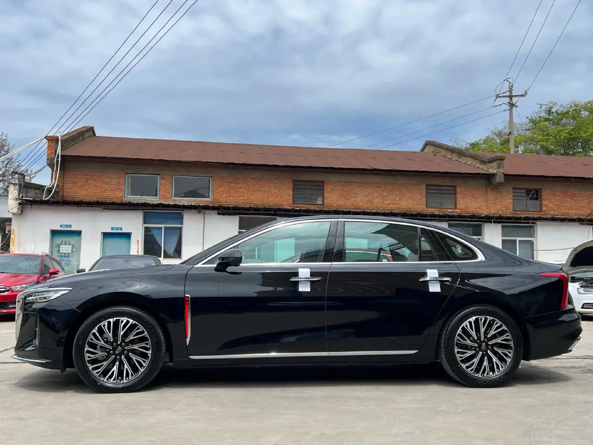 2024 HongQi H5 2.0T 224HP L4 8AT,autocango,china used car exporter,china ev exporter,chinese used car exporter,chinese used ev exporter