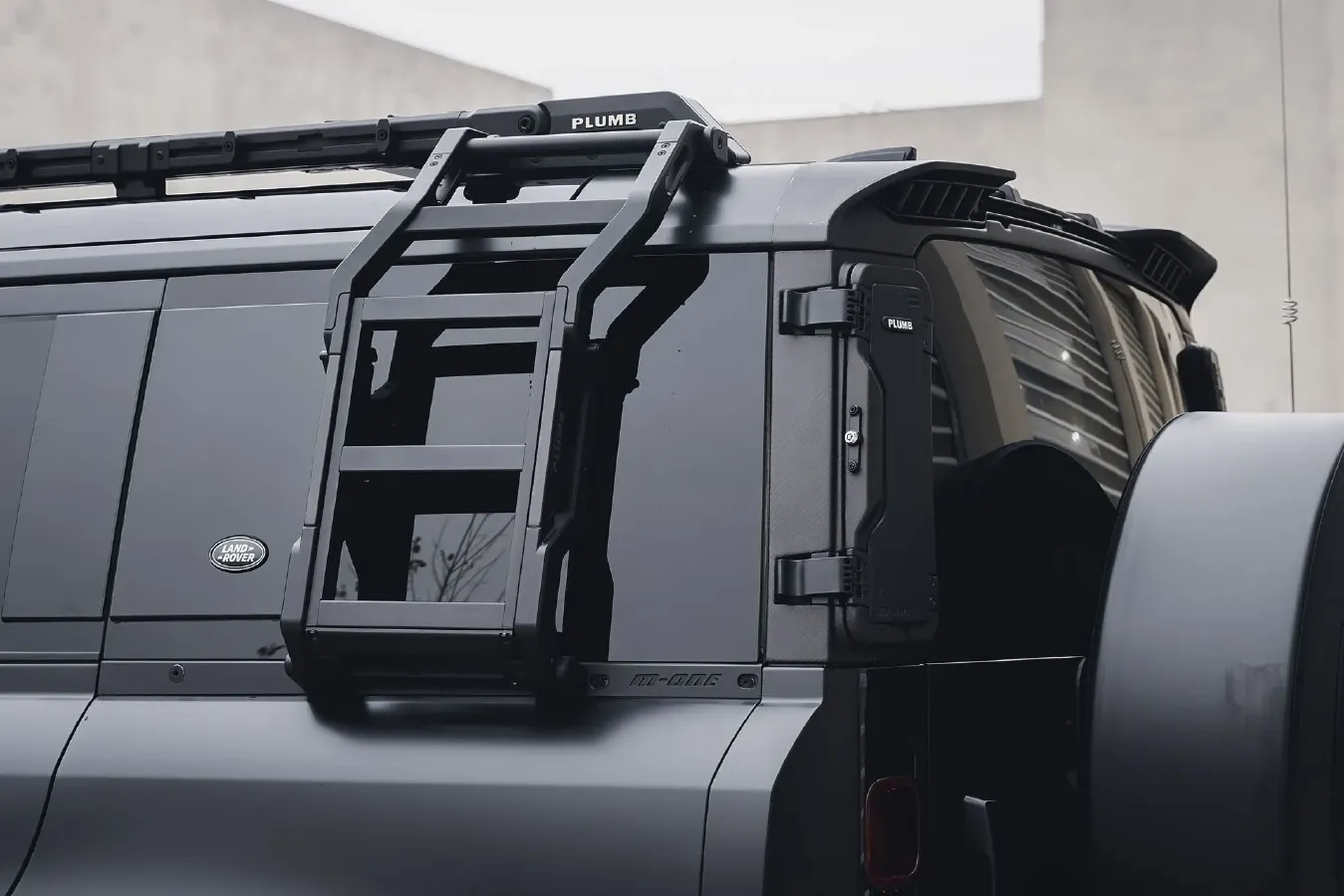 2024 Land Rover Defender 3.0T 400HP L6 8AT,autocango,china used car exporter,china ev exporter,chinese used car exporter,chinese used ev exporter