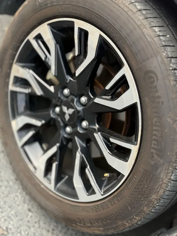 2018 Mitsubishi Outlander 2.4L 192HP L4 CVT,autocango,china used car exporter,china ev exporter,chinese used car exporter,chinese used ev exporter