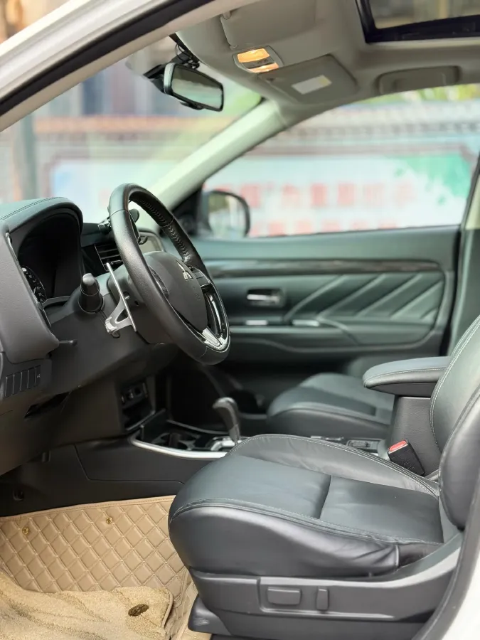 2018 Mitsubishi Outlander 2.4L 192HP L4 CVT,autocango,china used car exporter,china ev exporter,chinese used car exporter,chinese used ev exporter