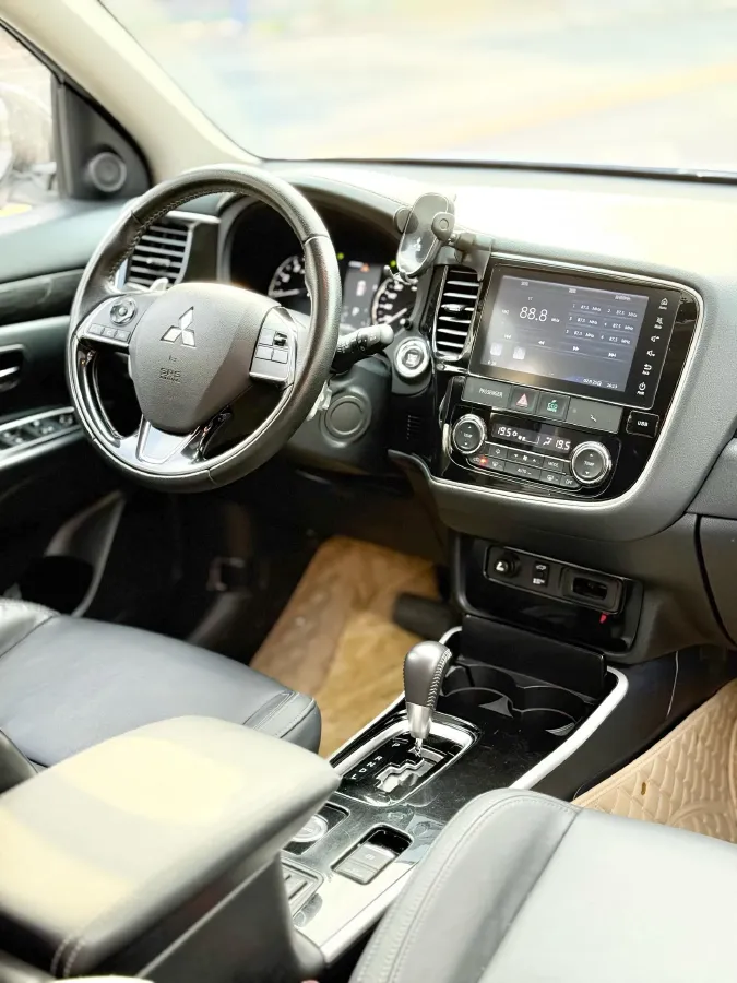 2018 Mitsubishi Outlander 2.4L 192HP L4 CVT,autocango,china used car exporter,china ev exporter,chinese used car exporter,chinese used ev exporter