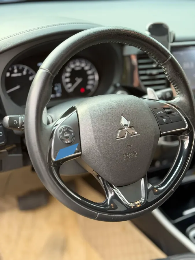 2018 Mitsubishi Outlander 2.4L 192HP L4 CVT,autocango,china used car exporter,china ev exporter,chinese used car exporter,chinese used ev exporter