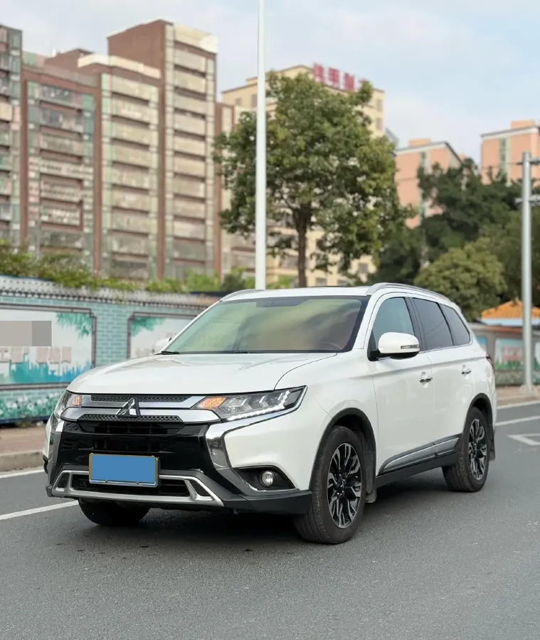 2018 Mitsubishi Outlander 2.4L 192HP L4 CVT,autocango,china used car exporter,china ev exporter,chinese used car exporter,chinese used ev exporter