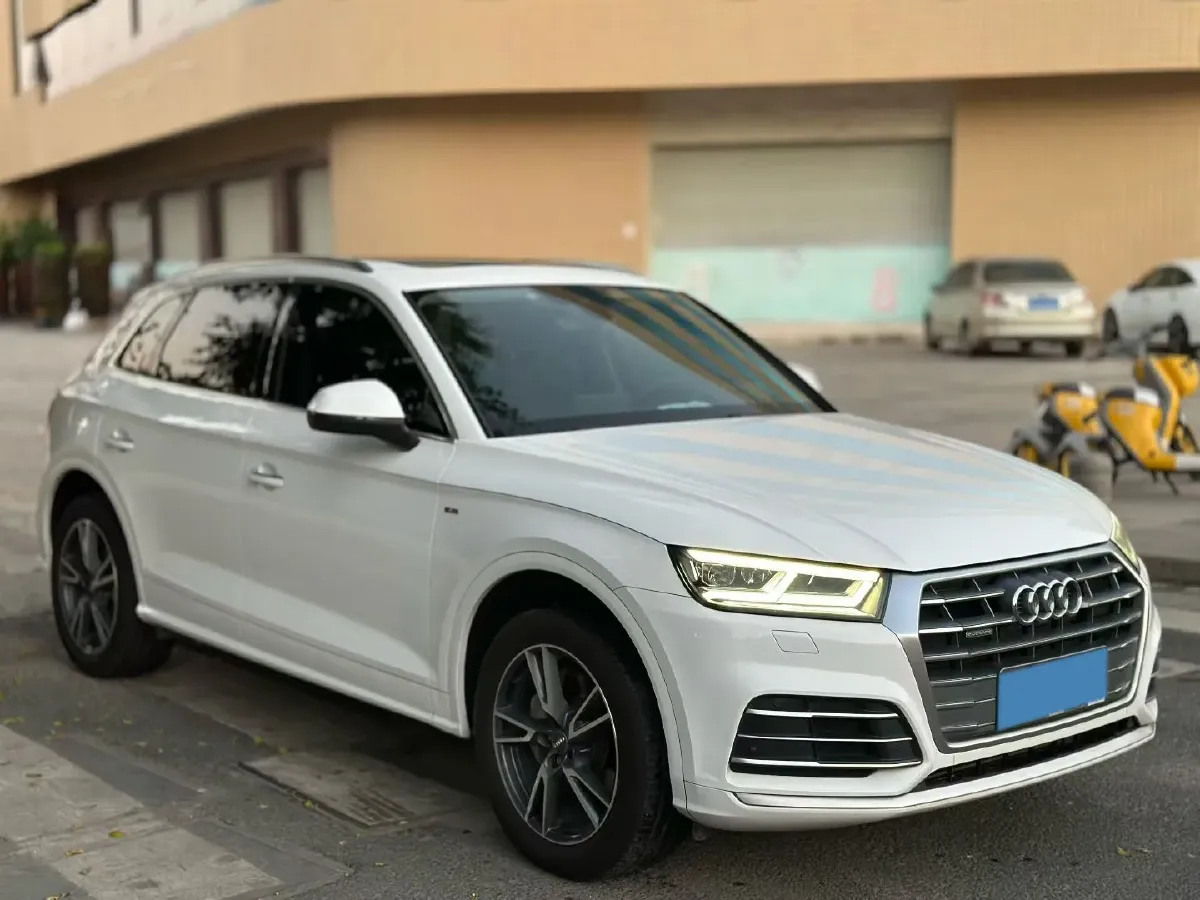 2020 Audi Q5L 2.0T 190HP L4 7DCT,autocango,china used car exporter,china ev exporter,chinese used car exporter,chinese used ev exporter