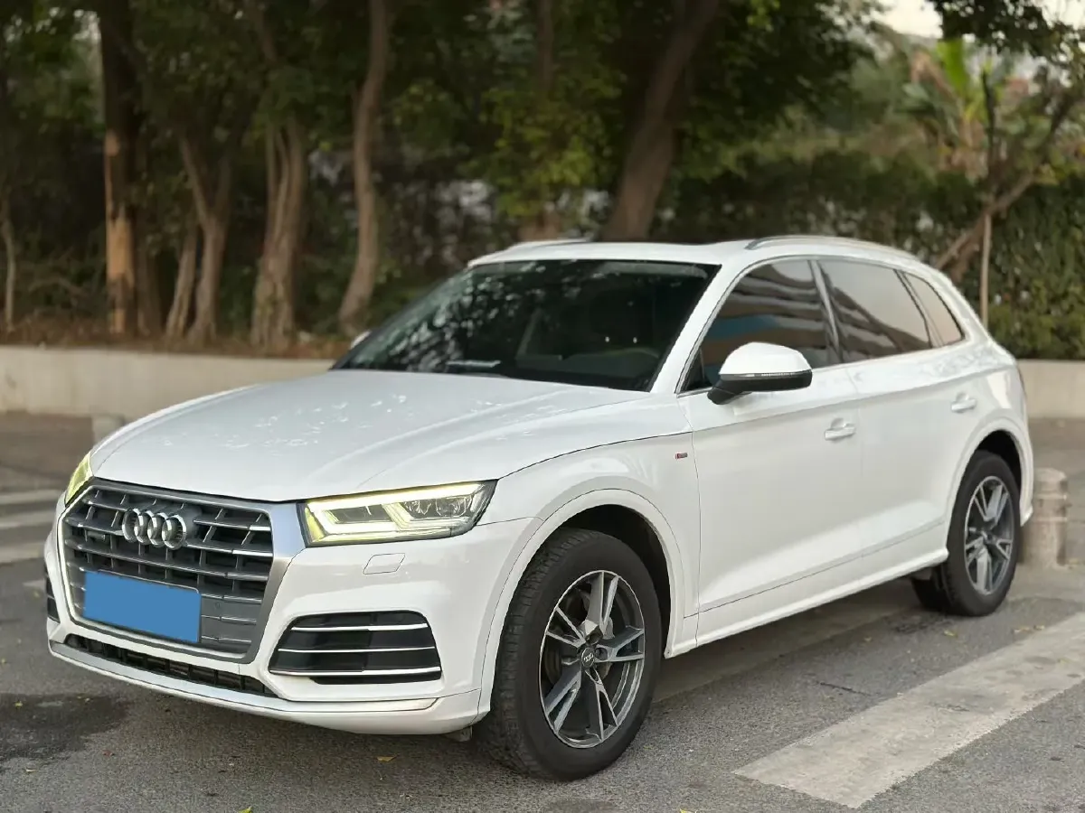 2020 Audi Q5L 2.0T 190HP L4 7DCT,autocango,china used car exporter,china ev exporter,chinese used car exporter,chinese used ev exporter