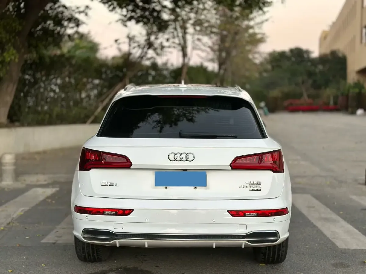 2020 Audi Q5L 2.0T 190HP L4 7DCT,autocango,china used car exporter,china ev exporter,chinese used car exporter,chinese used ev exporter