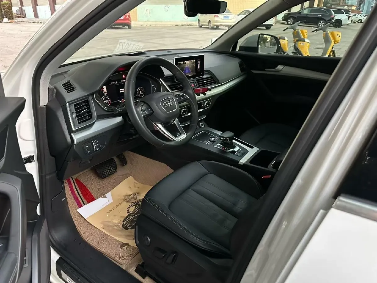 2020 Audi Q5L 2.0T 190HP L4 7DCT,autocango,china used car exporter,china ev exporter,chinese used car exporter,chinese used ev exporter