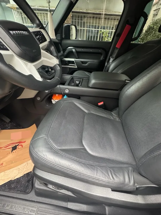 2022 Land Rover Defender 3.0T 400HP L6 8AT,autocango,china used car exporter,china ev exporter,chinese used car exporter,chinese used ev exporter