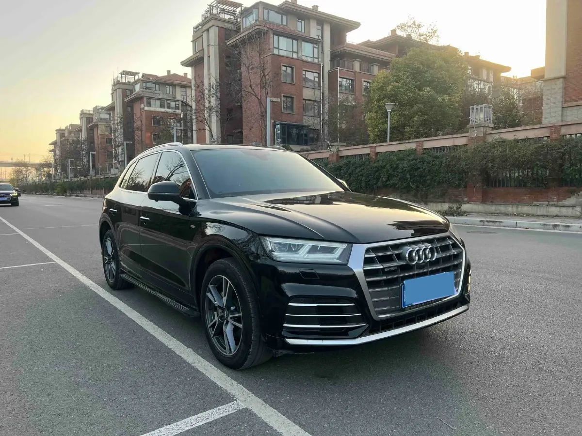 2020 Audi Q5L 2.0T 190HP L4 7DCT,autocango,china used car exporter,china ev exporter,chinese used car exporter,chinese used ev exporter