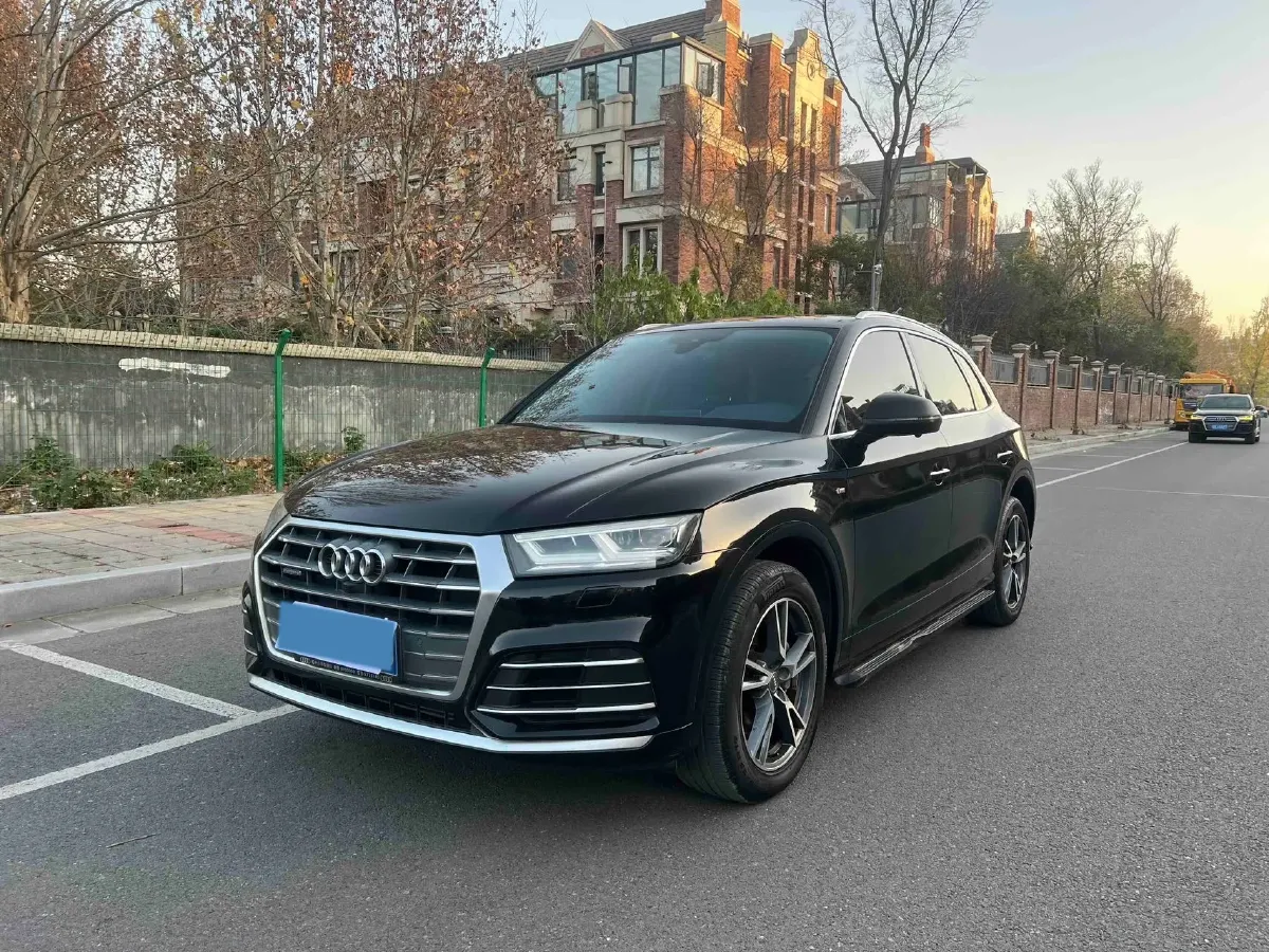 2020 Audi Q5L 2.0T 190HP L4 7DCT,autocango,china used car exporter,china ev exporter,chinese used car exporter,chinese used ev exporter