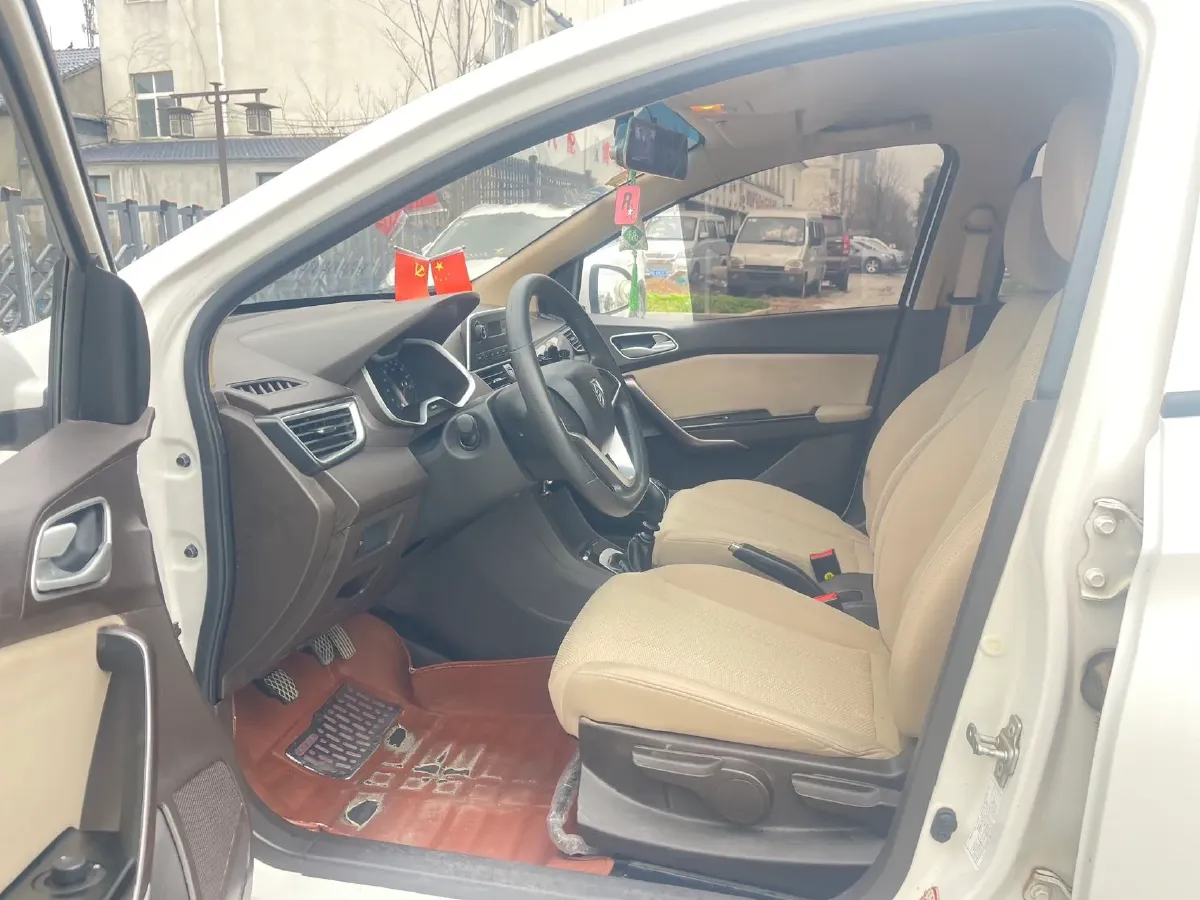 2017 BaoJun 310W 1.5L 112HP L4 6MT,autocango,china used car exporter,china ev exporter,chinese used car exporter,chinese used ev exporter