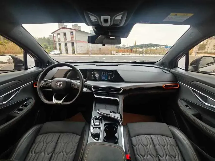 2022 ChangAn UNI-T 1.5T 188HP L4 7DCT,autocango,china used car exporter,china ev exporter,chinese used car exporter,chinese used ev exporter