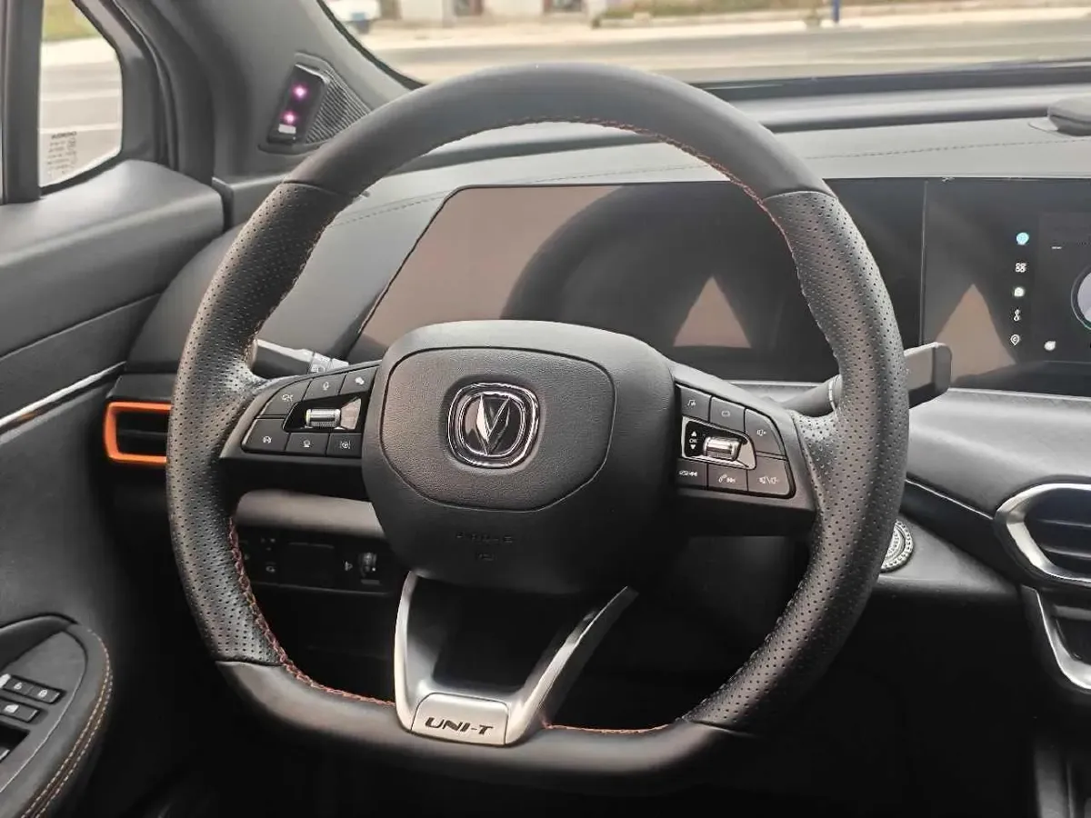 2022 ChangAn UNI-T 1.5T 188HP L4 7DCT,autocango,china used car exporter,china ev exporter,chinese used car exporter,chinese used ev exporter