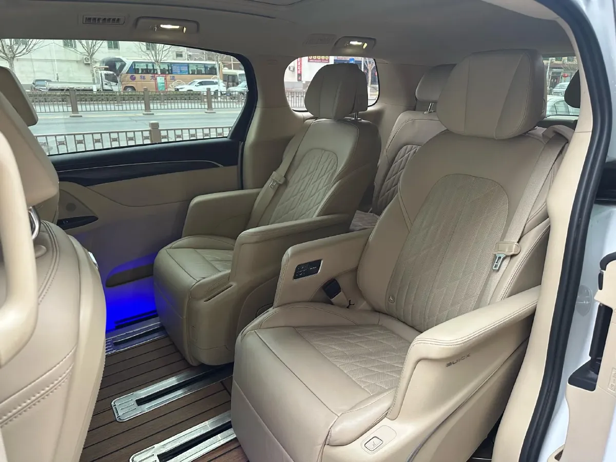 2022 Buick GL8 2.0T 237HP L4 9AT,autocango,china used car exporter,china ev exporter,chinese used car exporter,chinese used ev exporter