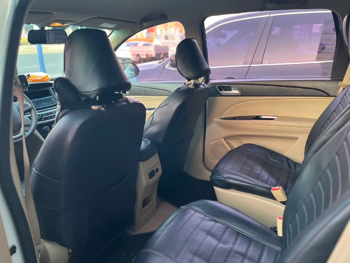 2019 BaoJun 730 1.5L 105HP L4 6MT,autocango,china used car exporter,china ev exporter,chinese used car exporter,chinese used ev exporter