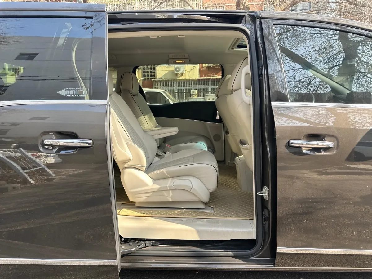 2022 Buick GL8 2.0T 237HP L4 9AT,autocango,china used car exporter,china ev exporter,chinese used car exporter,chinese used ev exporter