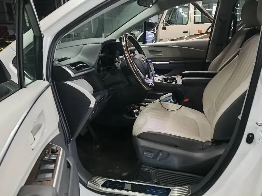 2023 Toyota Sienna 2.5L 189HP L4 E-CVT Hybrid,autocango,china used car exporter,china ev exporter,chinese used car exporter,chinese used ev exporter