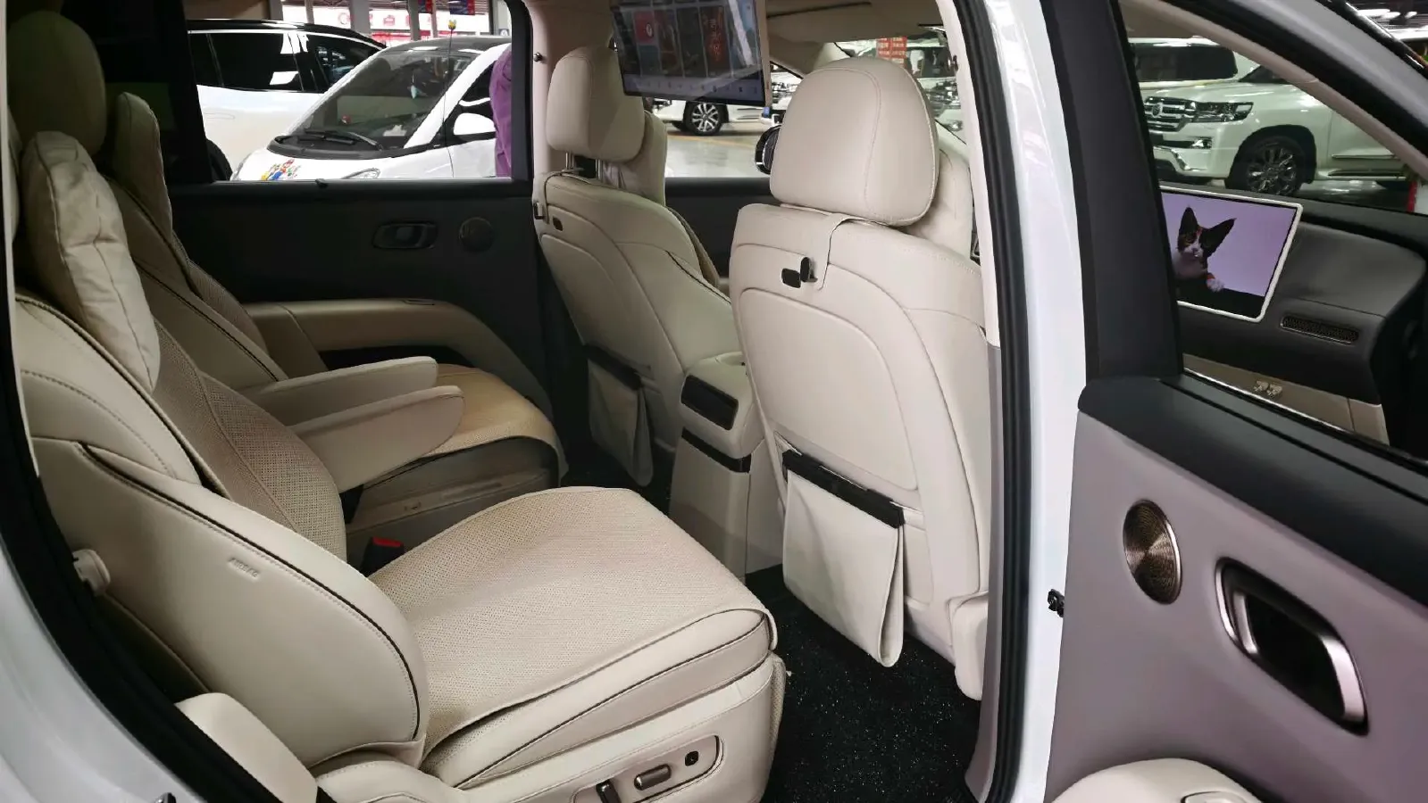 2025 Li i8 BEV,autocango,china used car exporter,china ev exporter,chinese used car exporter,chinese used ev exporter