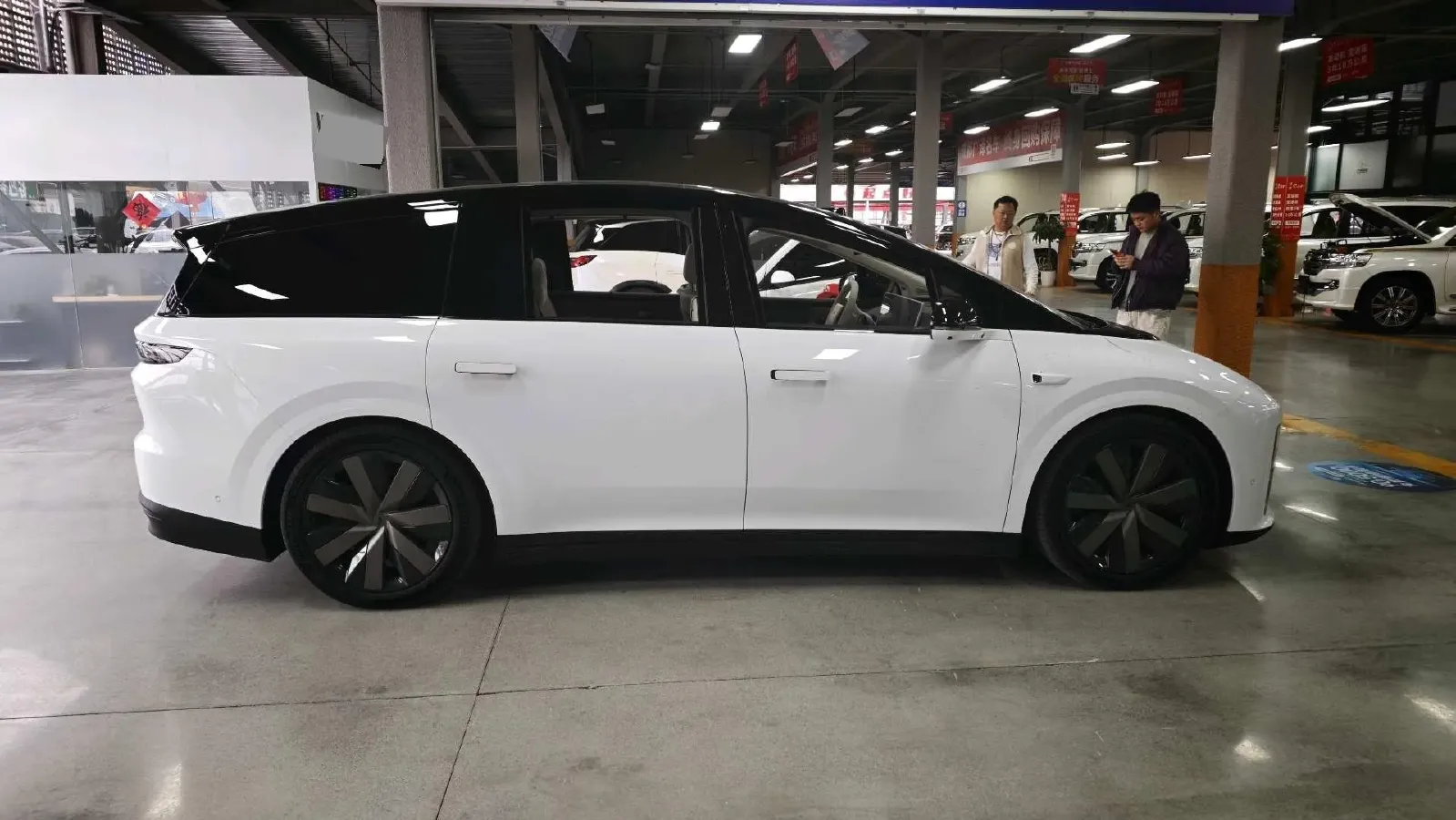 2025 Li i8 BEV,autocango,china used car exporter,china ev exporter,chinese used car exporter,chinese used ev exporter