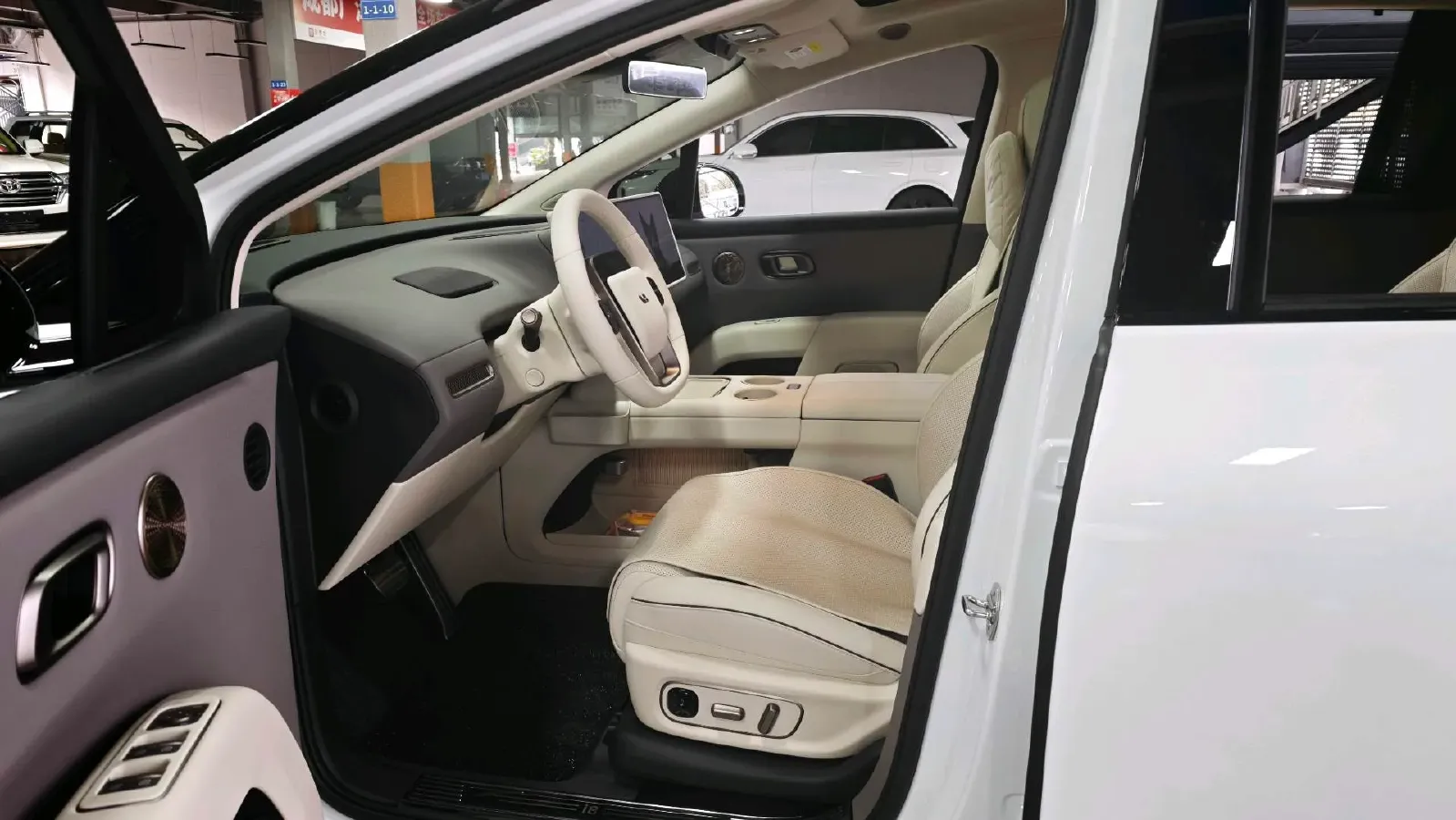 2025 Li i8 BEV,autocango,china used car exporter,china ev exporter,chinese used car exporter,chinese used ev exporter