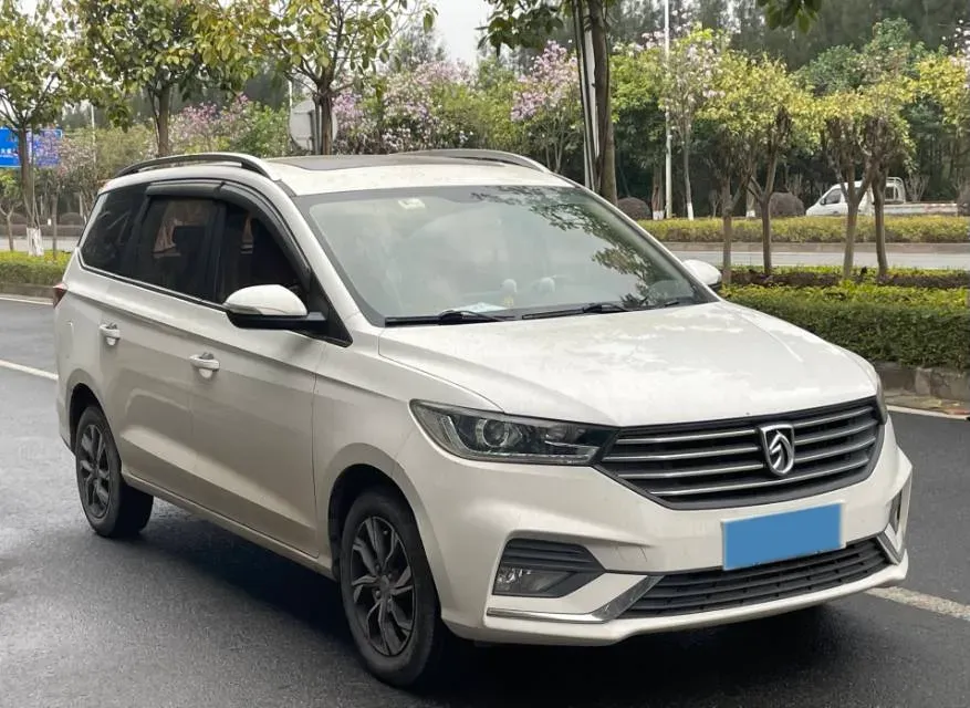 2018 BaoJun 360 1.5L 112HP L4 6MT,autocango,china used car exporter,china ev exporter,chinese used car exporter,chinese used ev exporter