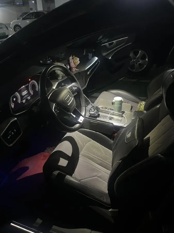 2023 Audi A6L 2.0T 245HP L4 7DCT,autocango,china used car exporter,china ev exporter,chinese used car exporter,chinese used ev exporter