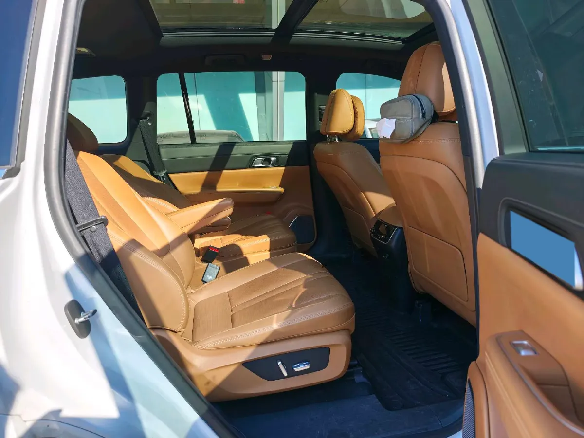 2020 Li ONE Range Extended 131HP REEV 40.5KWH,autocango,china used car exporter,china ev exporter,chinese used car exporter,chinese used ev exporter