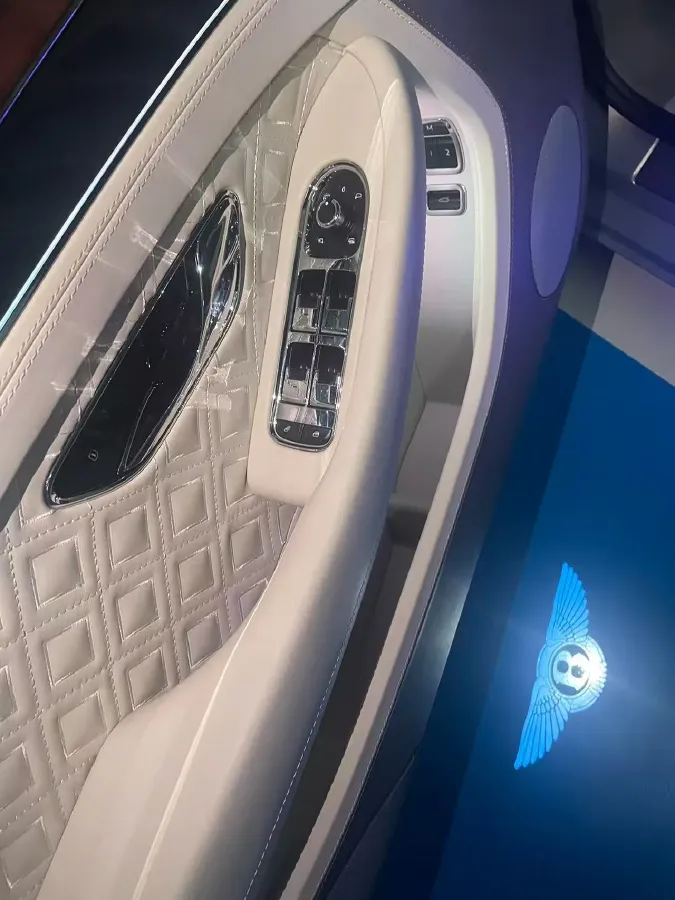 2022 Bentley Continental 4.0T 549HP V8 8DCT,autocango,china used car exporter,china ev exporter,chinese used car exporter,chinese used ev exporter