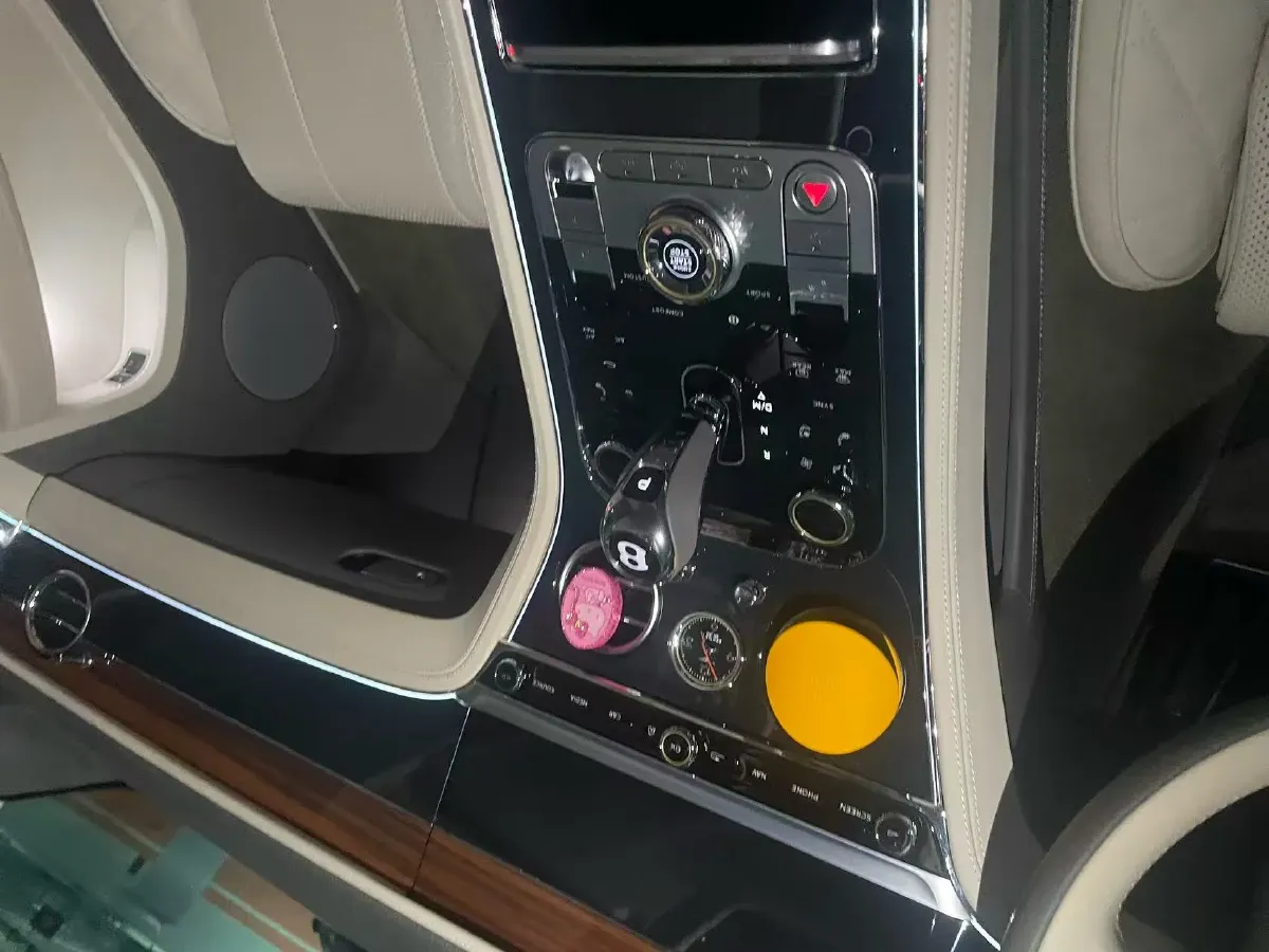 2022 Bentley Continental 4.0T 549HP V8 8DCT,autocango,china used car exporter,china ev exporter,chinese used car exporter,chinese used ev exporter