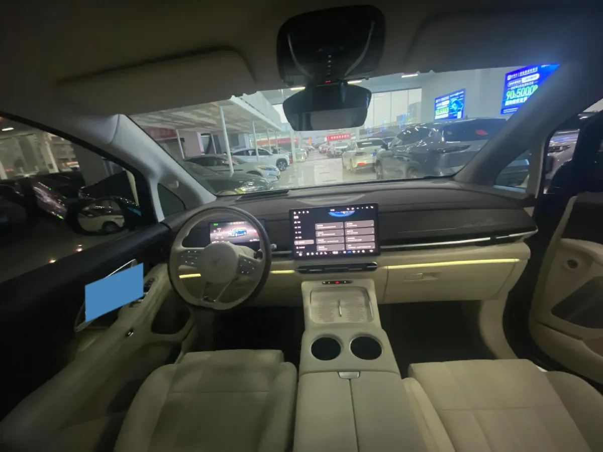 2026 Voyah Dream 1.5T 150HP L4 PHEV,autocango,china used car exporter,china ev exporter,chinese used car exporter,chinese used ev exporter