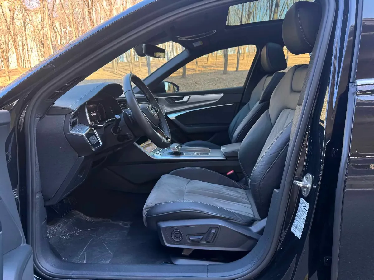 2021 Audi A6L 2.0T 190HP L4 7DCT,autocango,china used car exporter,china ev exporter,chinese used car exporter,chinese used ev exporter