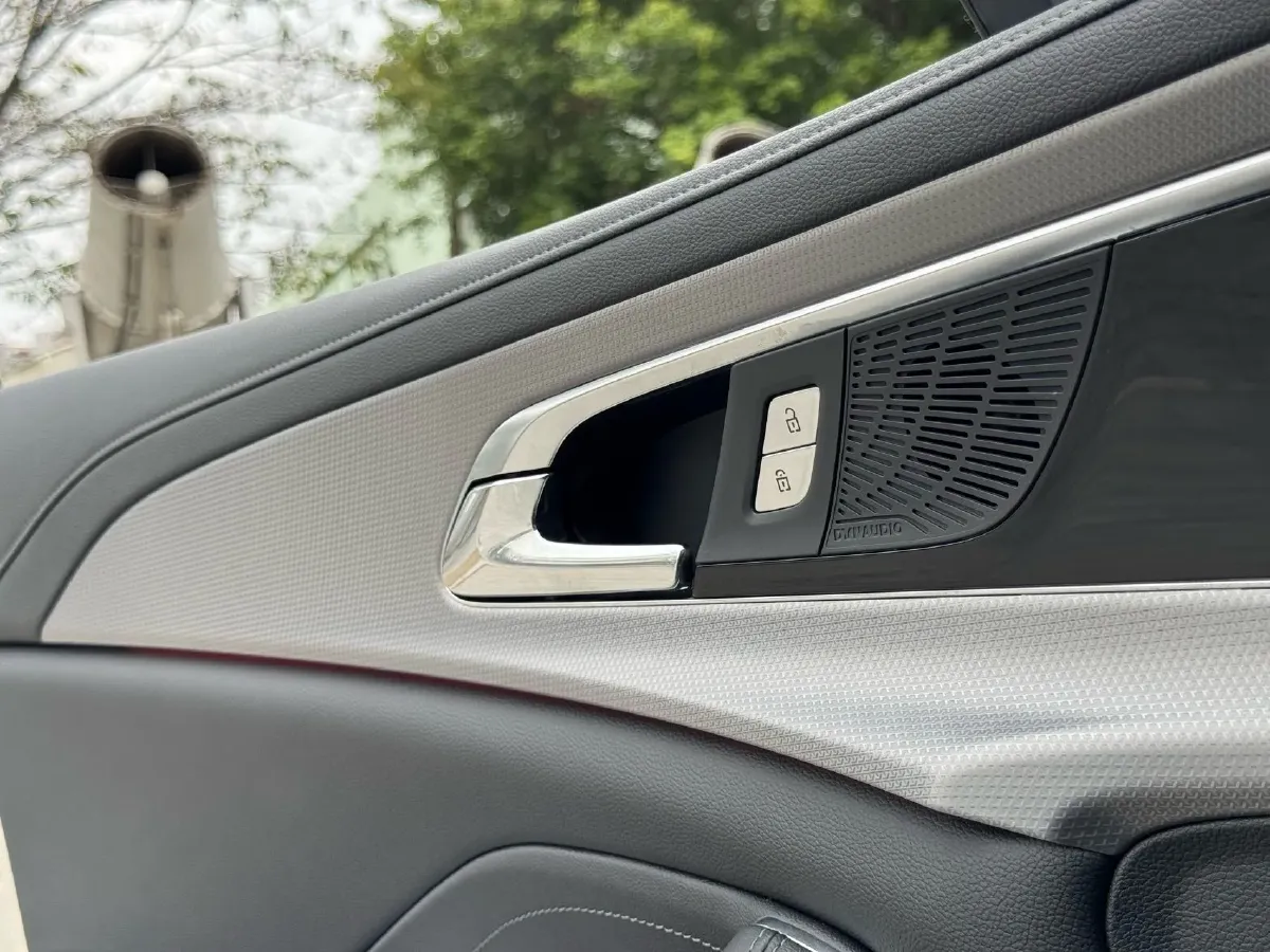 2023 HongQi H5 2.0T 224HP L4 8AT,autocango,china used car exporter,china ev exporter,chinese used car exporter,chinese used ev exporter