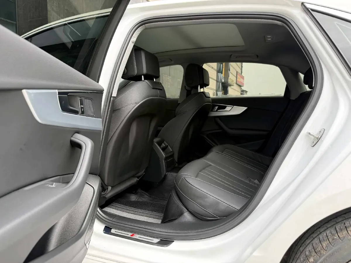 2023 Audi A4L 2.0T 190HP L4 7DCT,autocango,china used car exporter,china ev exporter,chinese used car exporter,chinese used ev exporter