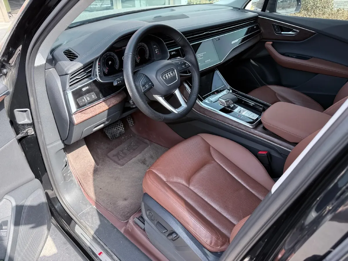 2023 Audi Q7 2.0T 265HP L4 8AT,autocango,china used car exporter,china ev exporter,chinese used car exporter,chinese used ev exporter