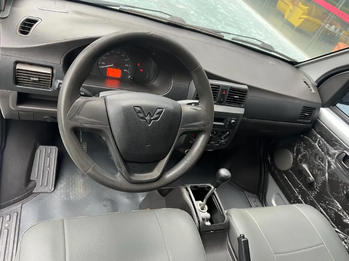 2020 WuLing RongGuang Mini Truck 1.5L 99HP L4 5MT,autocango,china used car exporter,china ev exporter,chinese used car exporter,chinese used ev exporter