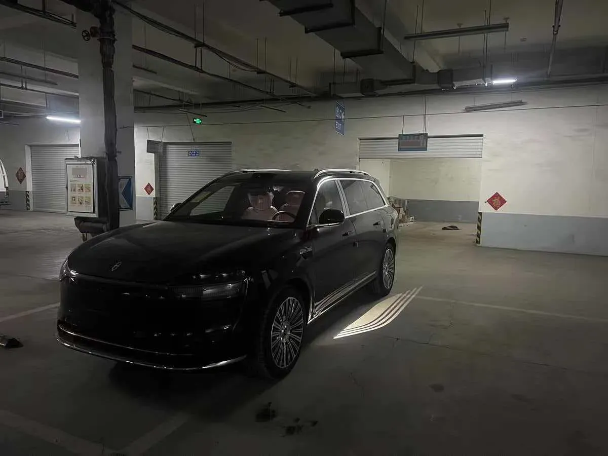 2025 AITO AITO M9 REEV 160HP REEV 52KWH,autocango,china used car exporter,china ev exporter,chinese used car exporter,chinese used ev exporter