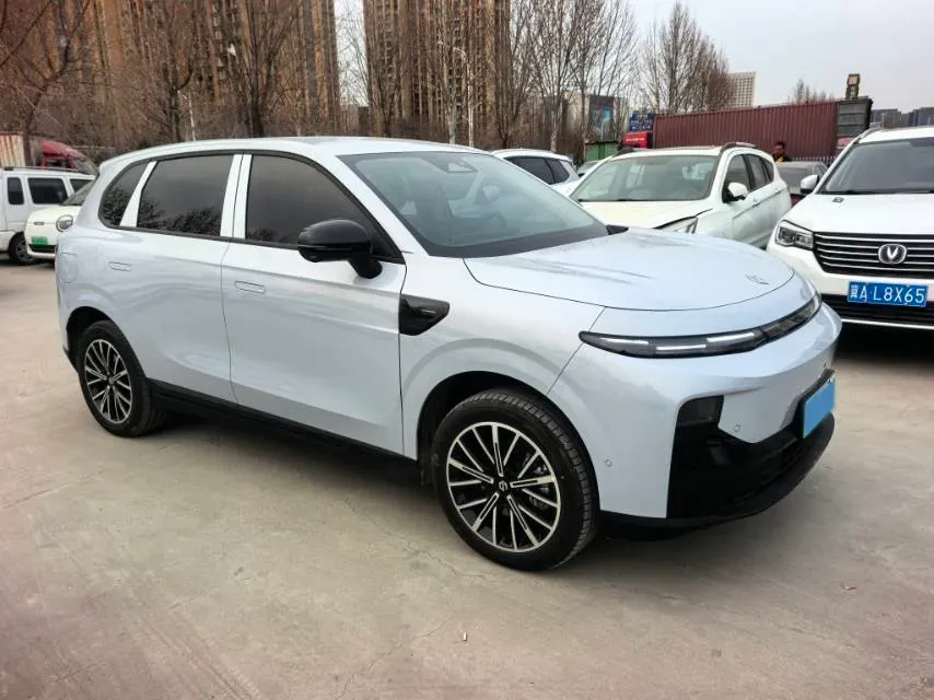 2025 Leapmotor B10 BEV 56.2KWH,autocango,china used car exporter,china ev exporter,chinese used car exporter,chinese used ev exporter