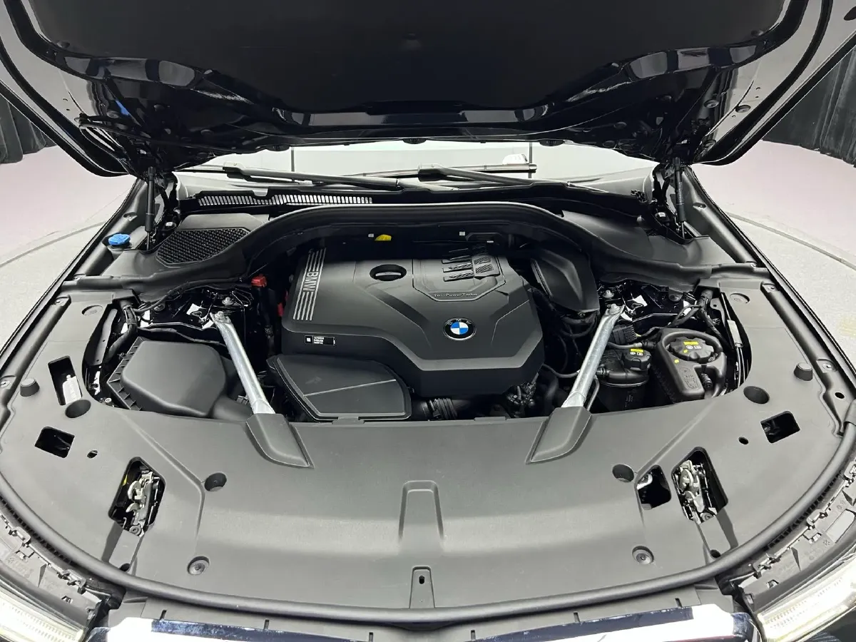 2022 BMW 6 Series GT 2.0T 245HP L4 8AT,autocango,china used car exporter,china ev exporter,chinese used car exporter,chinese used ev exporter