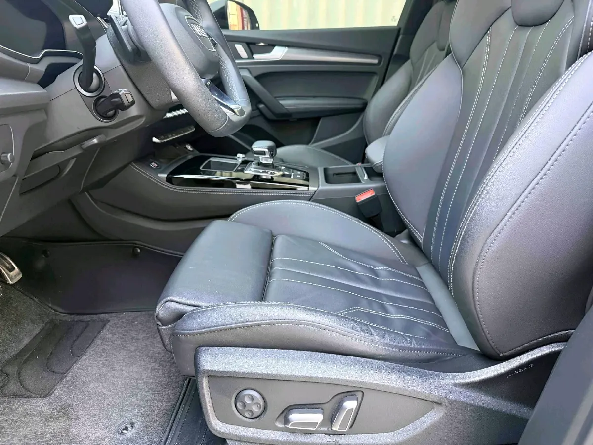 2023 Audi Q5L 2.0T 190HP L4 7DCT,autocango,china used car exporter,china ev exporter,chinese used car exporter,chinese used ev exporter