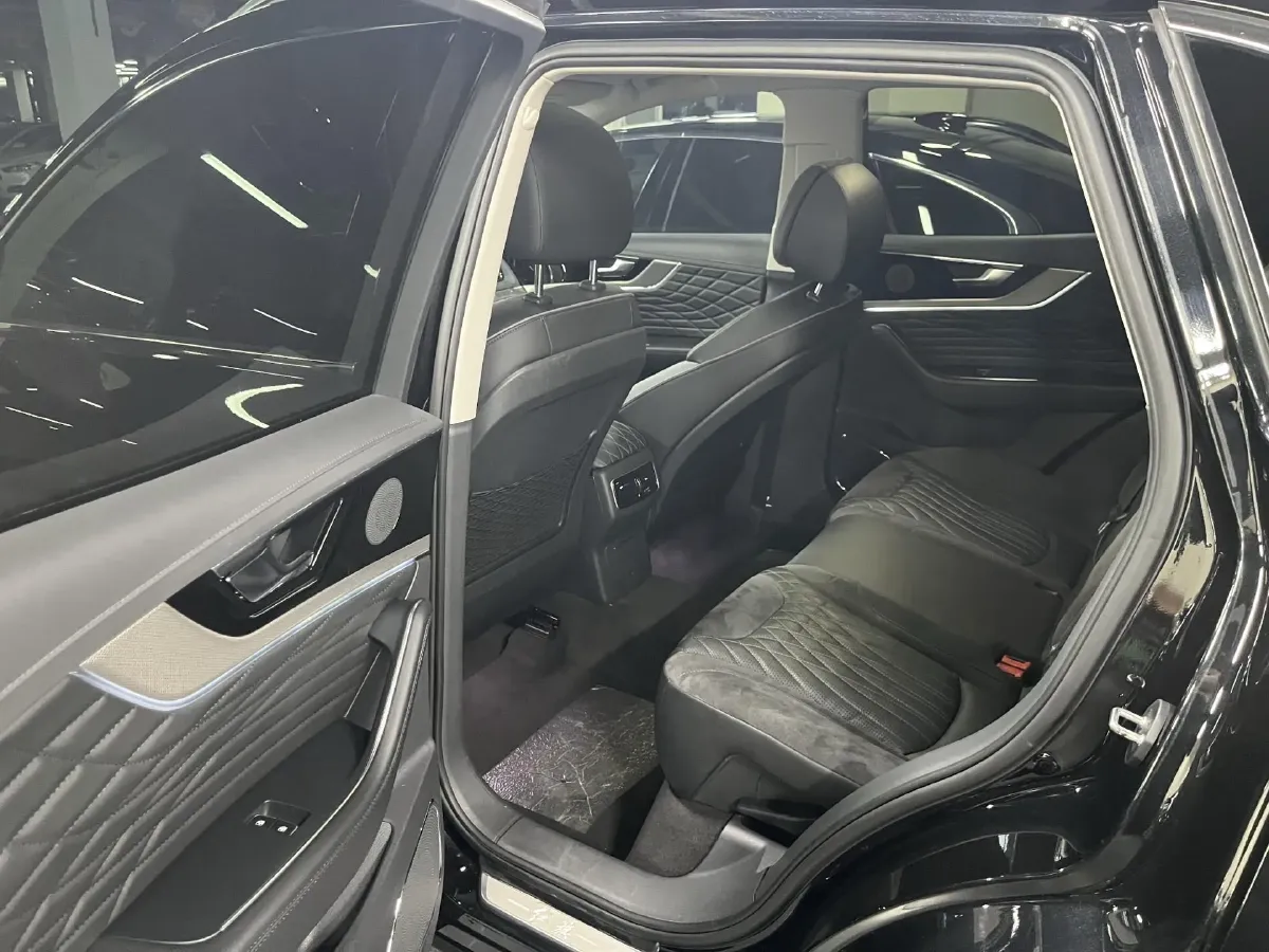 2022 HongQi HS5 2.0T 224HP L4 6AT,autocango,china used car exporter,china ev exporter,chinese used car exporter,chinese used ev exporter