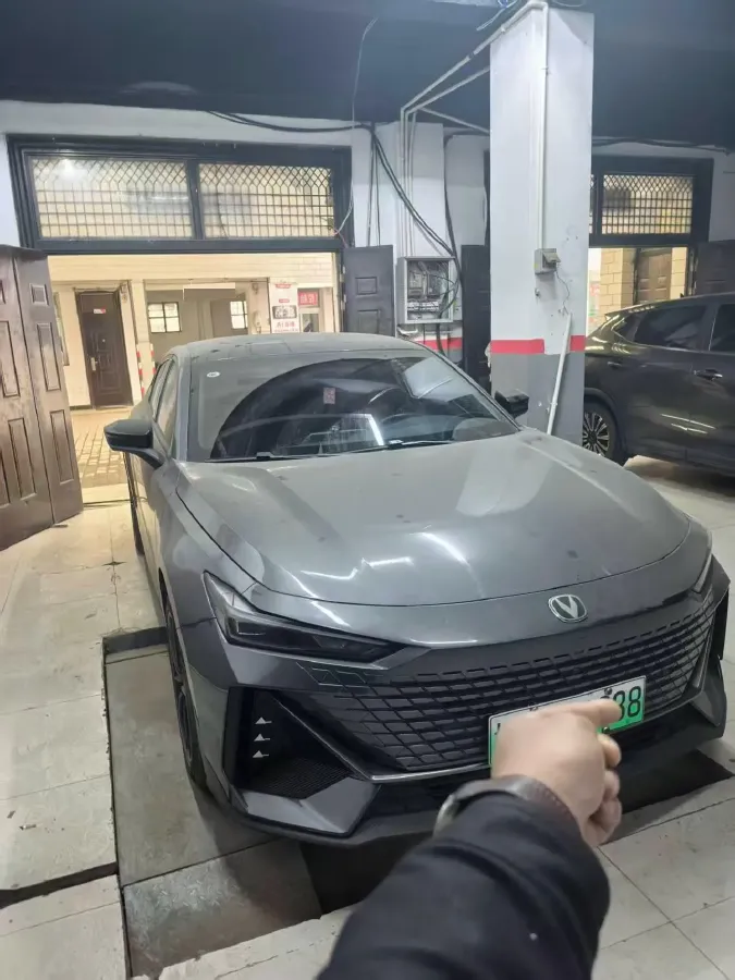 2023 ChangAn UNI-V iDD 1.5T 170HP L4 6TCT PHEV 18.4KWH,autocango,china used car exporter,china ev exporter,chinese used car exporter,chinese used ev exporter