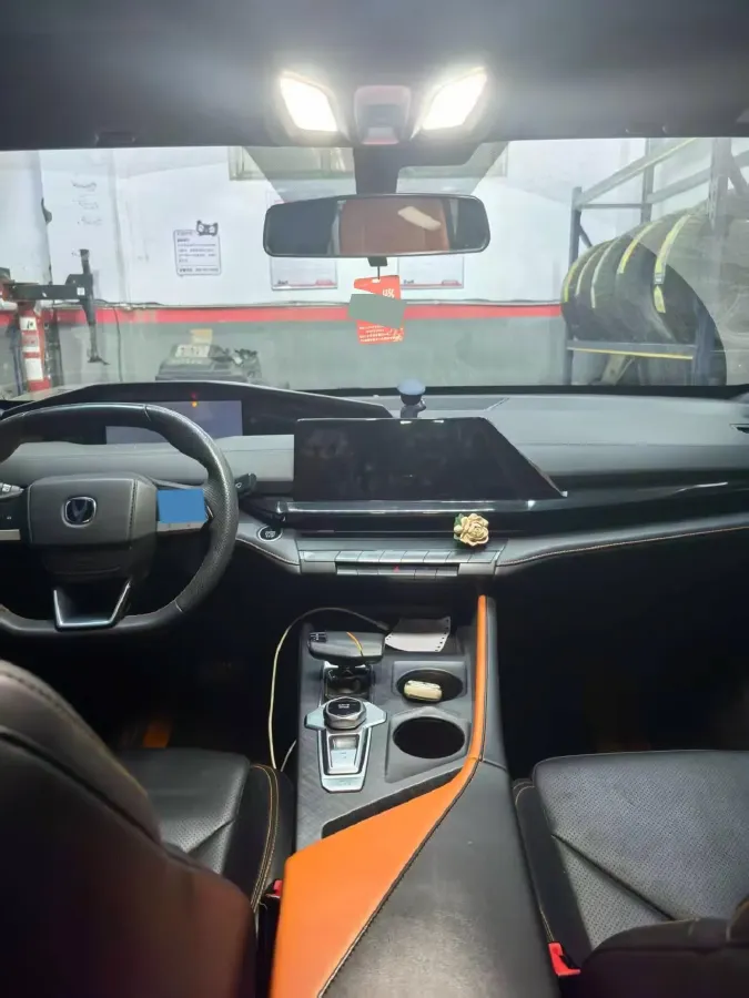 2023 ChangAn UNI-V iDD 1.5T 170HP L4 6TCT PHEV 18.4KWH,autocango,china used car exporter,china ev exporter,chinese used car exporter,chinese used ev exporter