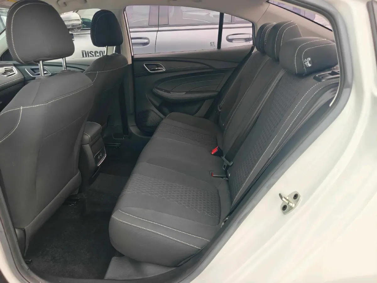 2020 Roewe i5 1.5L 120HP L4 5MT,autocango,china used car exporter,china ev exporter,chinese used car exporter,chinese used ev exporter