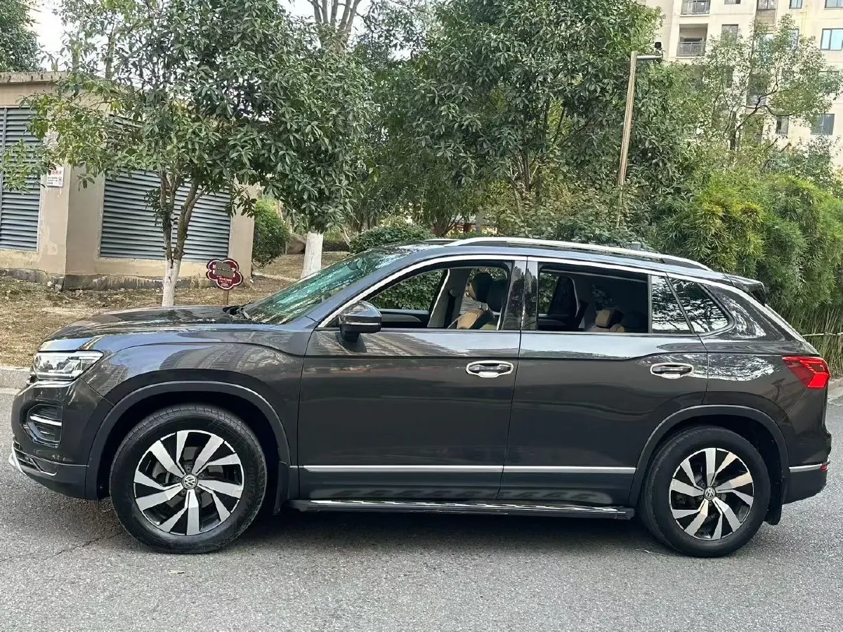 2019 Jeep Cherokee 2.0T 234HP L4 9AT,autocango,china used car exporter,china ev exporter,chinese used car exporter,chinese used ev exporter